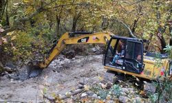 BAŞKAN AKDENİZLİ SEL FELAKETİNİN YAŞANDIĞI BÖLGEDE İNCELEMELERDE BULUNDU