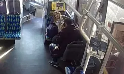 Sancıları artan hamile kadın metrobüste doğurdu!