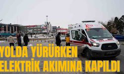 YOLDA YÜRÜRKEN ELEKTRİK AKIMINA KAPILDI