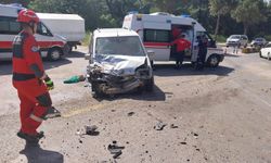 Fethiye’de Kamyonet İş Makinesiyle Çarpıştı: 2 Yaralı