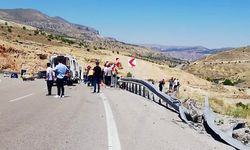 Bariyerlere Çarpan Otomobil Takla Attı: Can Kaybı ve Yaralılar Var