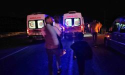 Hafif Ticari Araç Traktöre Çarptı: Yaralılar Var