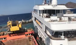 Kayalıklara Çarpan 39 Metrelik Motoryatı Kurtarma Çalışmaları Sürüyor