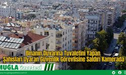 Binanın Duvarına Tuvaletini Yapan Şahısları Uyaran Güvenlik Görevlisine Saldırı Kamerada