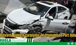 Bulvarda Şiddetli Çarpışma: İki Otomobil de Pert Oldu