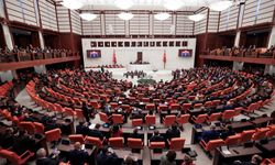 Emeklilere Çifte Haber: Zam Geldi, Yeni Yetkiler SGK’da
