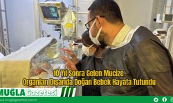 10 Yıl Sonra Gelen Mucize: Organları Dışarıda Doğan Bebek Hayata Tutundu