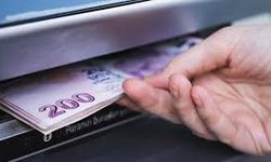 ATM’de Para Yatırma Dönemi Değişti: Yeni Limitler Can Sıkacak