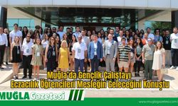 Muğla’da Gençlik Çalıştayı: Eczacılık Öğrencileri Mesleğin Geleceğini Konuştu