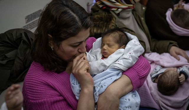 Depremzede 15 bebek daha uçakla Ankara'ya götürüldü