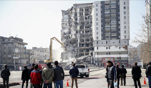 Depremden etkilenen 6 ilde bazı yerleşim yerleri "Genel Hayata Etkili Afet Bölgesi" kabul edildi