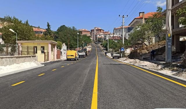 KAVAKLIDERE’DE SICAK ASFALT ÇALIŞMASI DEVAM EDİYOR