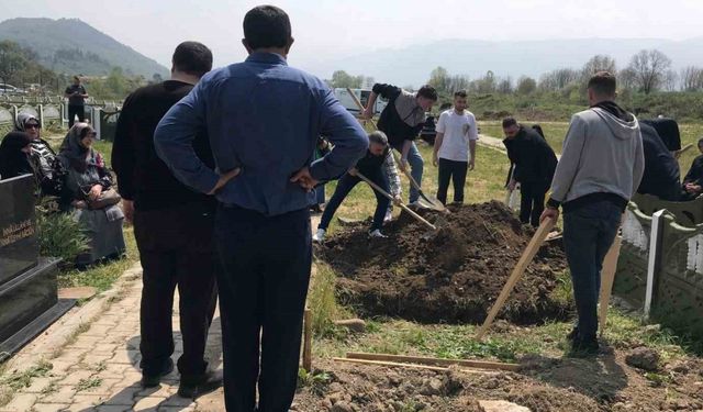 Aile katliamı yapan şahıs cenaze namazı kılınmadan defnedildi