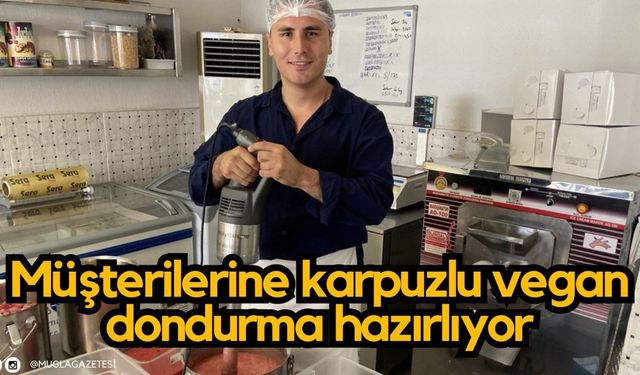 Dalaman'da dondurma üreticisi müşterilerine karpuzlu vegan dondurma hazırlıyor