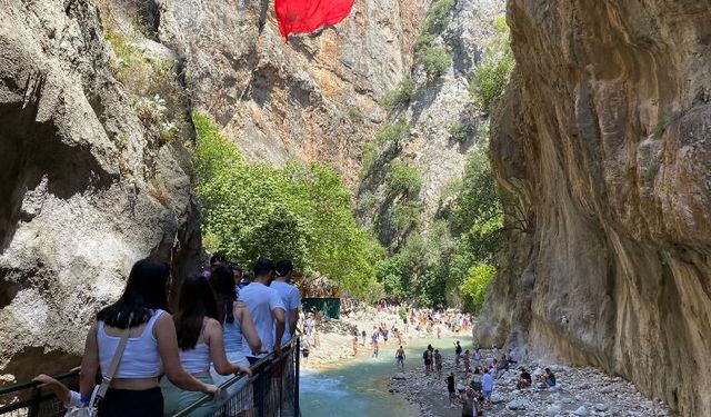 Saklıkent Kanyonu'nu bayram tatilinde 45 bin 535 kişi ziyaret etti