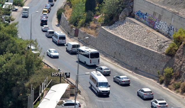 Fethiye'de turizm yoğunluğu, trafiği felç etti