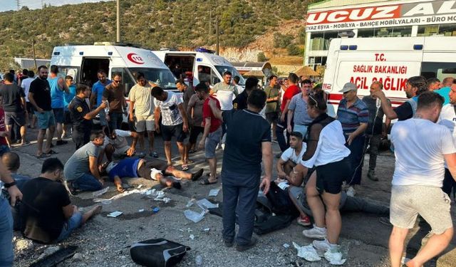 Muğla'da feci kaza! Ortalık savaş alanına döndü