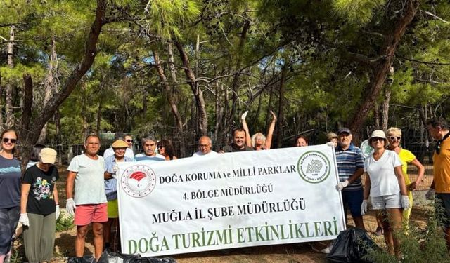 Datça'da doğa yürüyüşü ve çevre temizliği