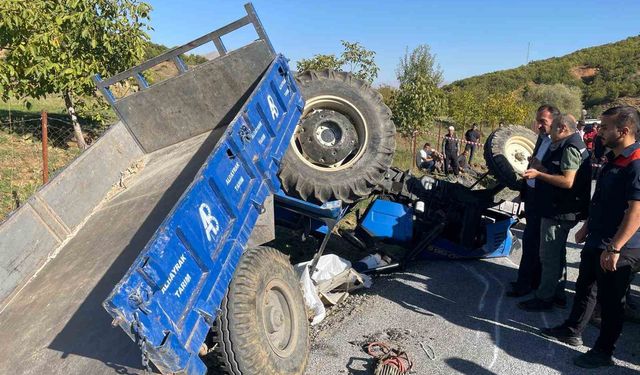 Devrilen traktörün altında kalan sürücü hayatını kaybetti