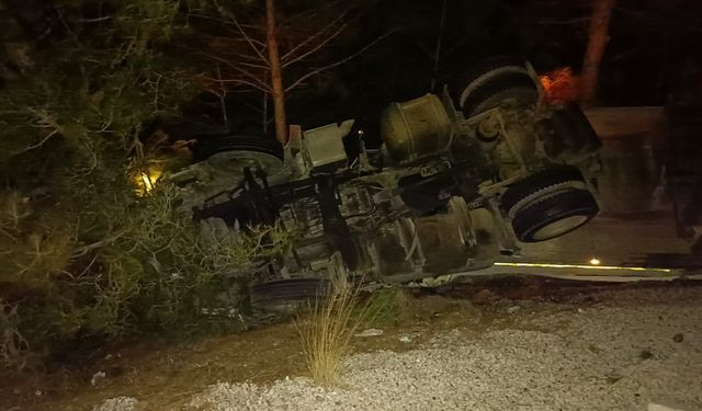 Muğla'da TIR Uçuruma Yuvarlandı