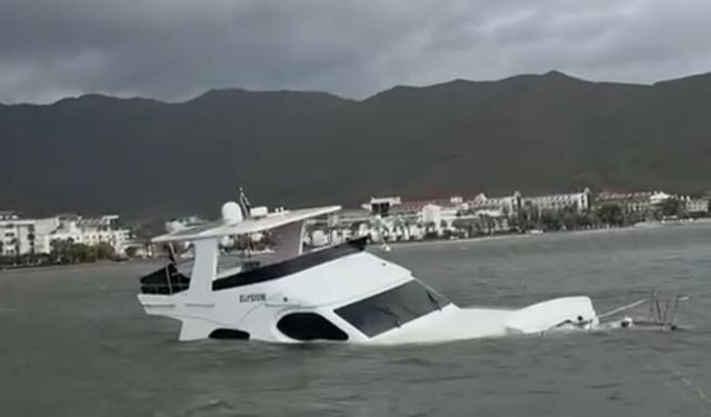 Marmaris’de Şiddetli Yağış ve Fırtına Tekneleri Batırdı