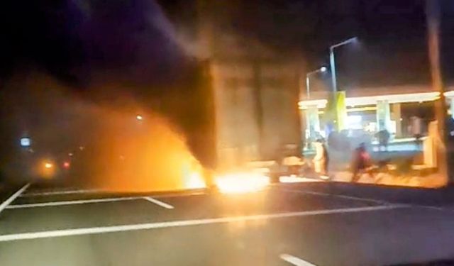 Muğla Yatağan Karayolunda Bir Kamyon Alev Alev Yandı