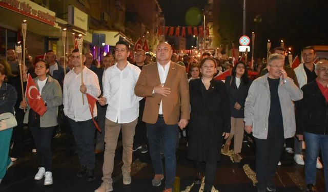 Yatağan’da 23 Nisan Coşkusu Fener Alayı ile Taçlandı