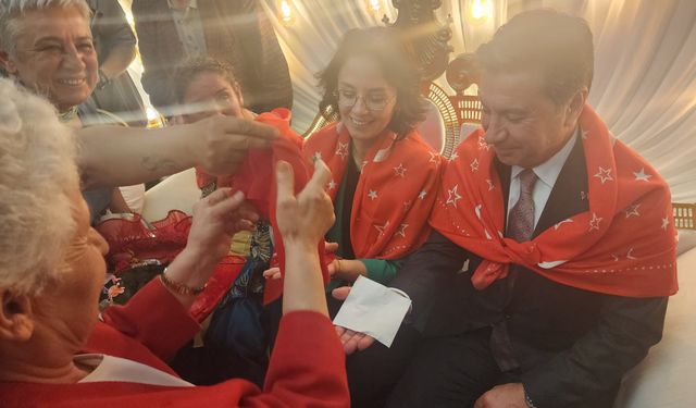 Çiçeği Burnunda Evli Başkanlara Asker Eğlencesinde Kına Sürprizi