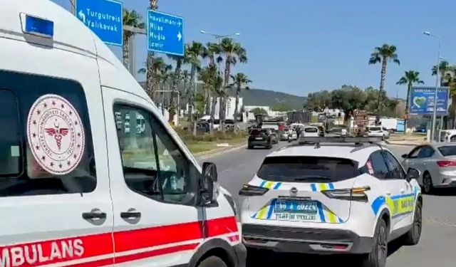Muğla'da Kavşakta Tehlikeli Manevra: Motosikletli Yaralı