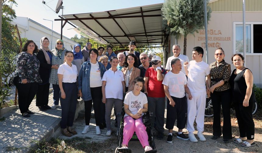 Menteşe Belediye Başkanı  Köksal, zihinsel engelli bireylerle buluştu