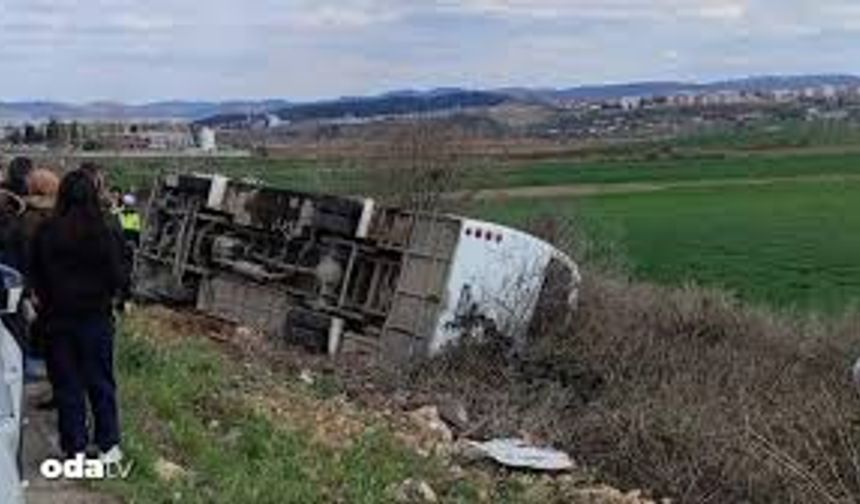 Öğrenci Servisi Şarampole Devrildi: 27 Yaralı
