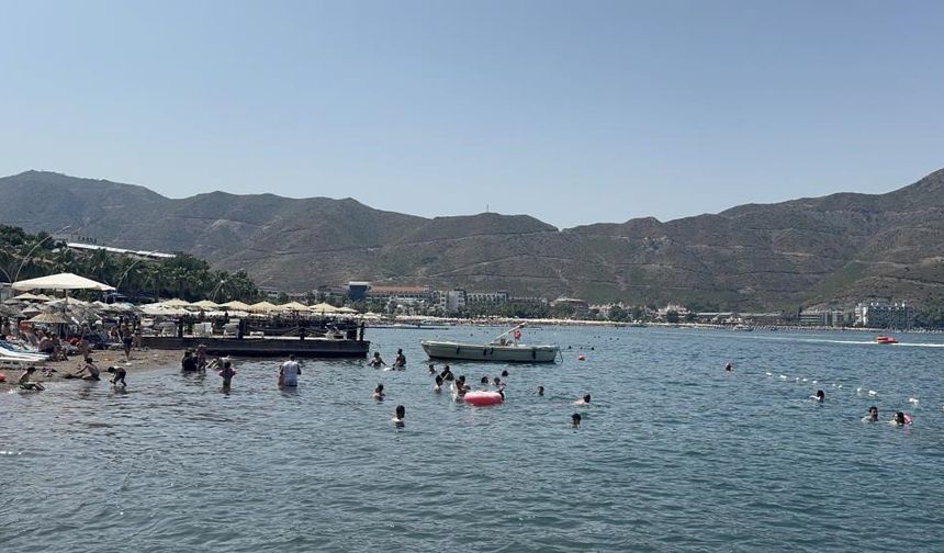 Marmaris'te Boğulma Tehlikesi Geçiren Şahıs Hastaneye Kaldırıldı