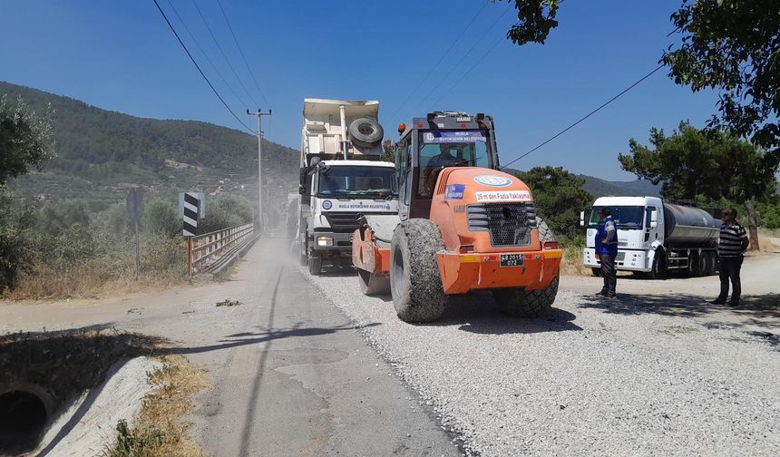 Bahçeyaka’da 1600 Metrelik Sathi Kaplama Çalışması Devam Ediyor